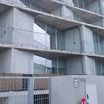 Flat With Garage And Balcony With View To A Garden アパート ヴィラ・ノヴァ・デ・ガイア