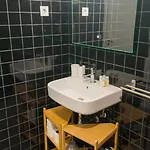 Flat With Garage And Balcony With View To A Garden ヴィラ・ノヴァ・デ・ガイア