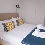Flat With Garage And Balcony With View To A Garden アパート *