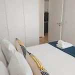 Flat With Garage And Balcony With View To A Garden アパート ヴィラ・ノヴァ・デ・ガイア