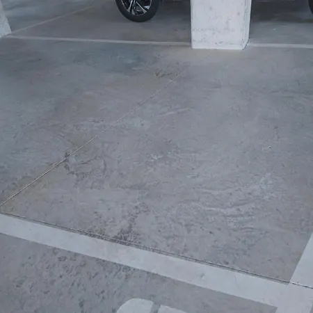 Apartamento Flat With Garage And Balcony With View To A Garden