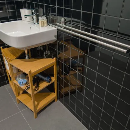 Apartman Flat With Garage And Balcony With View To A Garden