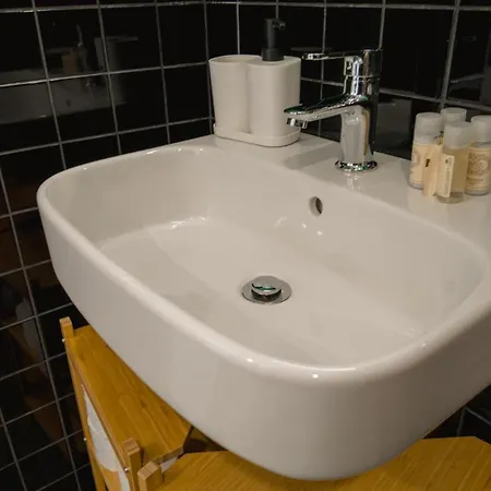 Flat With Garage And Balcony With View To A Garden Apartman *