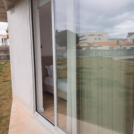 Flat With Garage And Balcony With View To A Garden Apartment