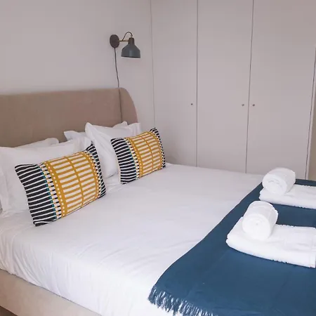 Flat With Garage And Balcony With View To A Garden Apartman *