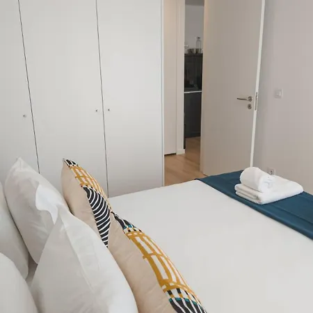 Flat With Garage And Balcony With View To A Garden Apartman Vila Nova de Gaia