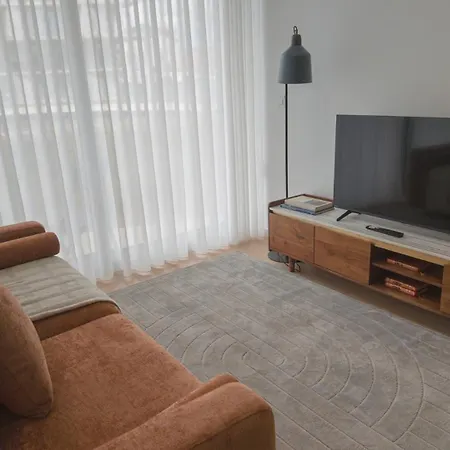 Flat With Garage And Balcony With View To A Garden * Vila Nova de Gaia