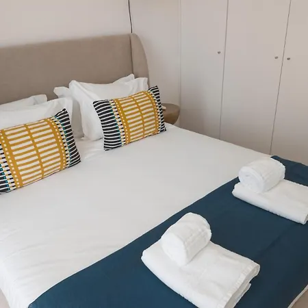 Flat With Garage And Balcony With View To A Garden Apartment