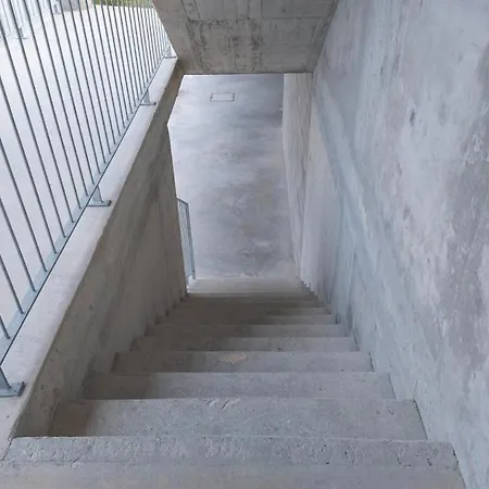 Flat With Garage And Balcony With View To A Garden Διαμέρισμα *