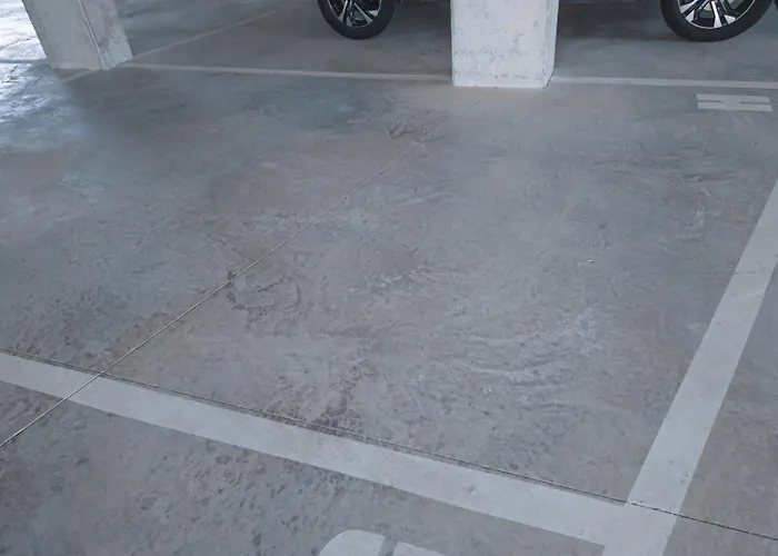 Lejlighed Flat With Garage And Balcony With View To A Garden