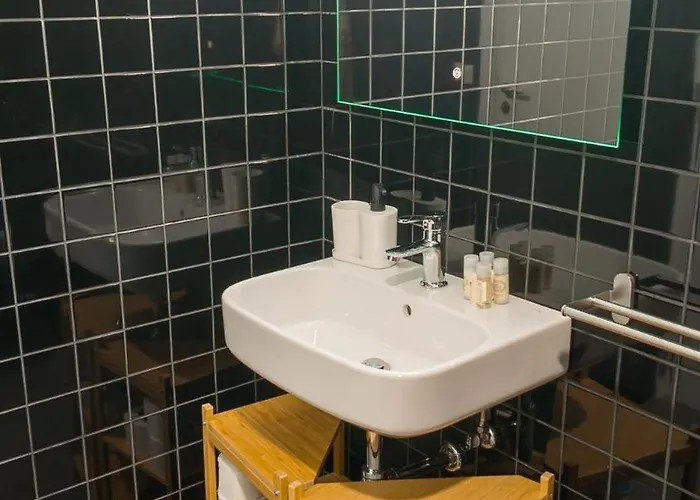 Flat With Garage And Balcony With View To A Garden Βίλα Νόβα ντε Γκάια