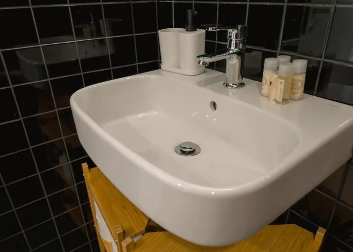 Flat With Garage And Balcony With View To A Garden Lejlighed *