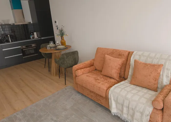 Διαμέρισμα Flat With Garage And Balcony With View To A Garden