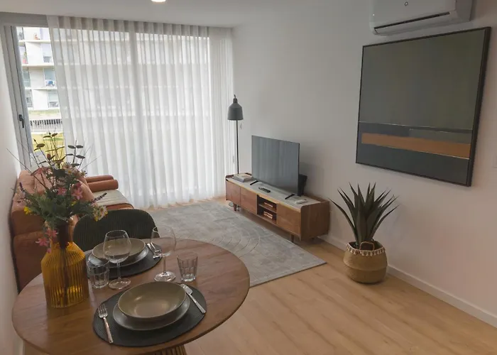 Διαμέρισμα Flat With Garage And Balcony With View To A Garden *